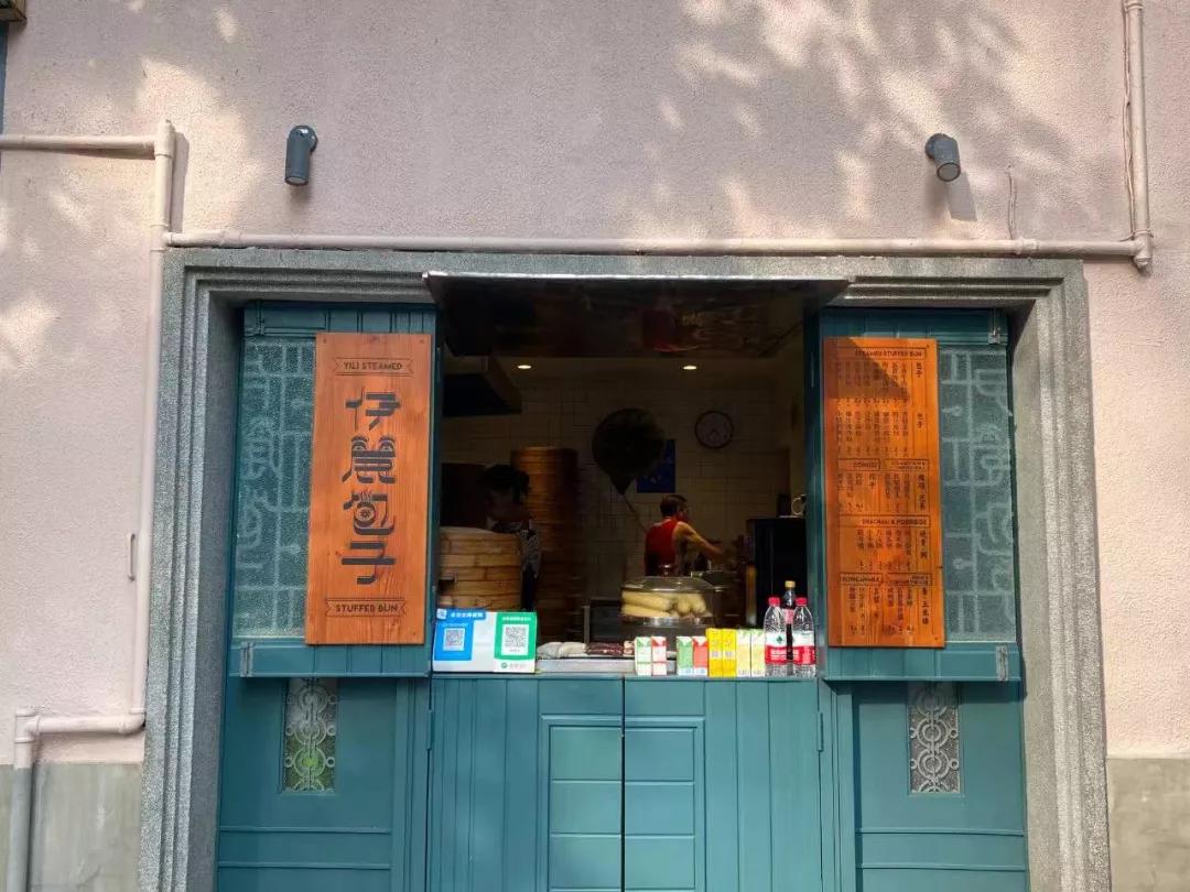 陈伟霆最新路透图揭秘，巷弄深处的独特风味与特色小店的惊喜之旅