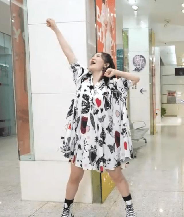 谢娜和张杰唱歌最新,谢娜与张杰的歌声引领我们探索自然美景，寻找内心的平静
