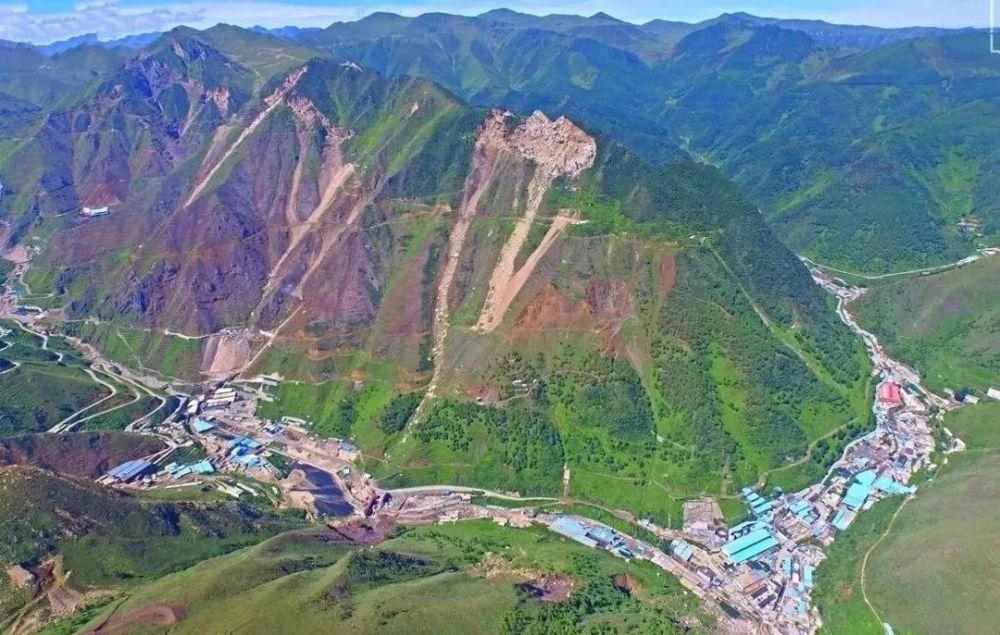 云南东川地震最新消息与小巷风情探秘