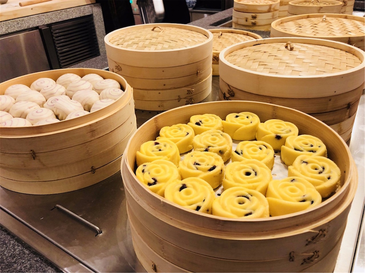 小巷美食探秘，最新面点成新宠