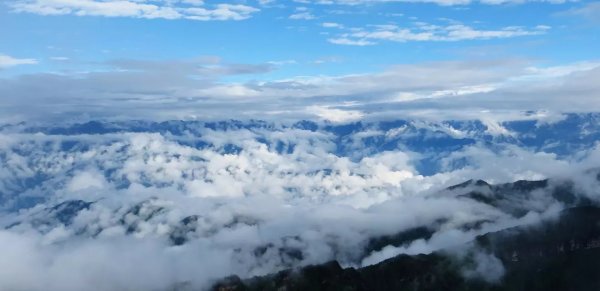 宁琦聂惟探险之旅，自然美景中的内心平和与宁静探寻